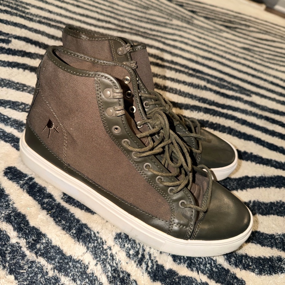 Rocawear Olive High-Top Sneakers